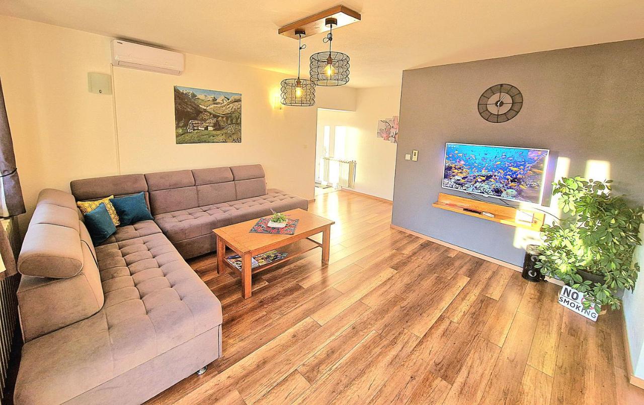 Holiday Home Melani Sinac 外观 照片